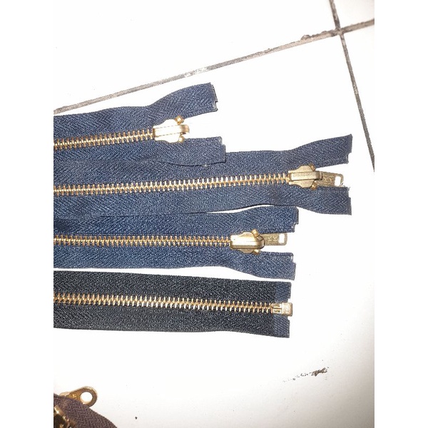 resleting jaket levis kuningan 80 cm