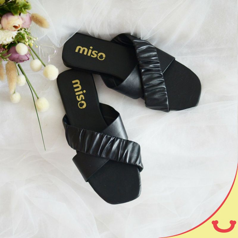 Sandal flat wanita casual tali silang hitam kerut terbaru