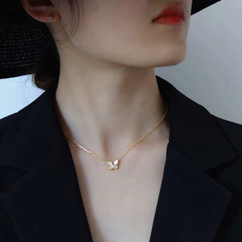 Kalung Titanium Wanita Kupu Kupu Fritillary Anti Karat Perhiasan Emas Korea