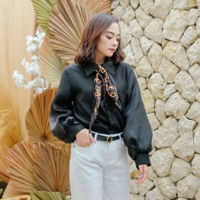 (COD) Ardila Blouse Hitam Dan Putih / Kemeja Wanita-Hitam