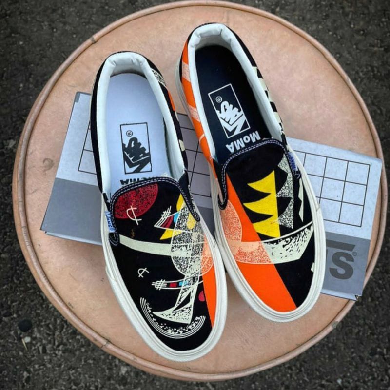 Sepatu Vans MoMA Slip On [Gratis Kaos Kaki]