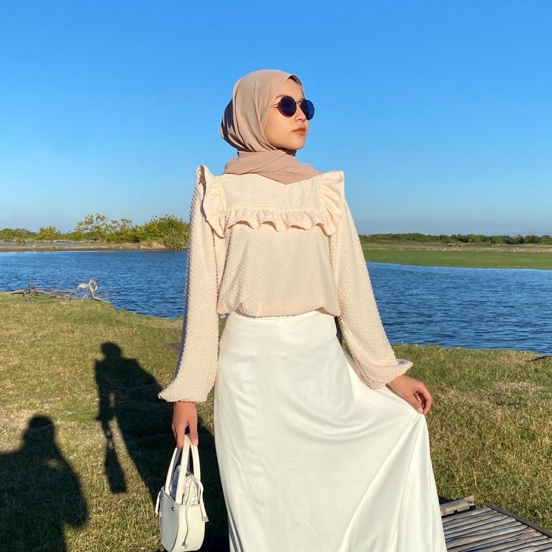 clara blouse by edmee outfit
