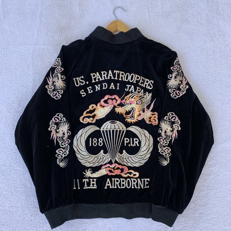 VINTAGE SUKAJAN SOUVENIR JAPAN VELVET USA FLYING USAF JAKET