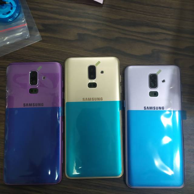 BACKDOOR TUTUP BATERAI SAMSUNG  GALAXY J8 2018 J810 .