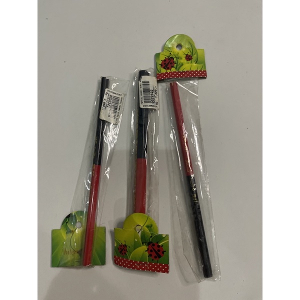 

pensil untuk warnain pola pensil pola merah biru dapet 3pc jadi 2 kecil 1 besar