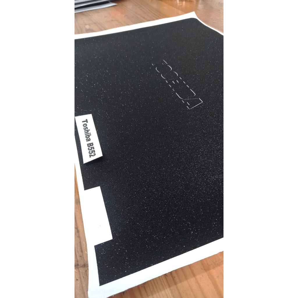 Garskin/Stiker laptop Toshiba Satellite B552 kualitas OK.. NEW