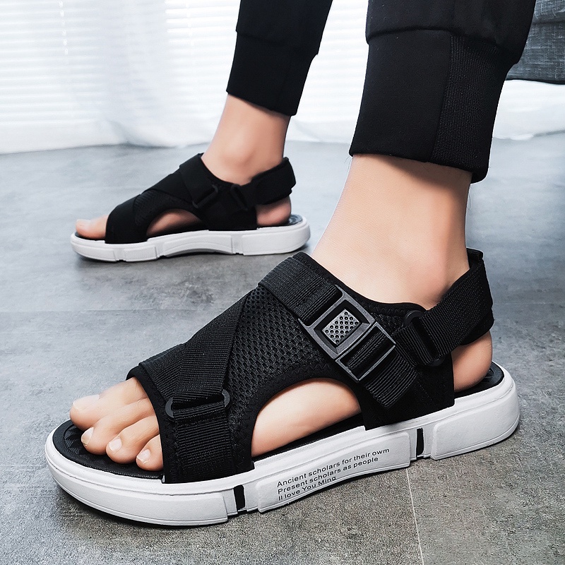 [ COD + Kirim Hari ini ]  Sandal Gunung Pria Sandal Kasual Pria Sandal pria gaya Jepang Sepatu Sandal Pria Sandal Pria Sandal Cowok Kekinian Tali Belakang Yang Bisa Dilepas Sandal Pria Sandal Karet Impor Baru Sandal Fashion Pria Sandal Sport （Unisex）