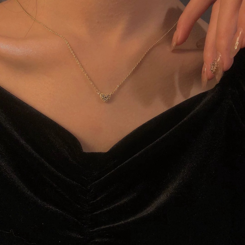 Kalung Choker Rantai Emas Hias Liontin Hati Kristal Untuk Wanita