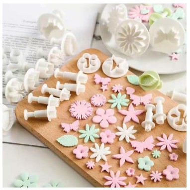 CETAKAN KUE SET 33 PCS / COOKIE CUTTER / DECORATING CUTTER SET 33 PCS