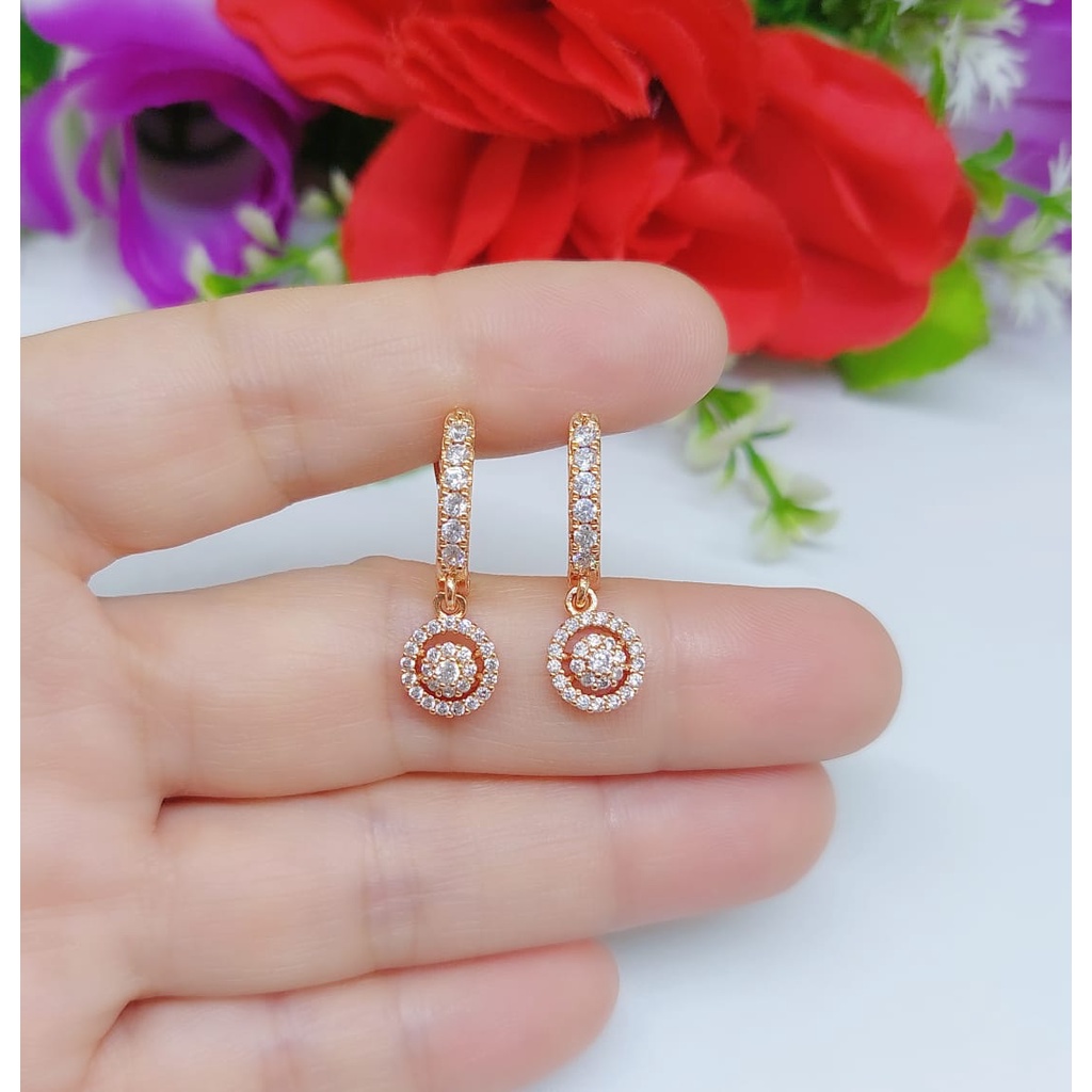 Anting penuh permata