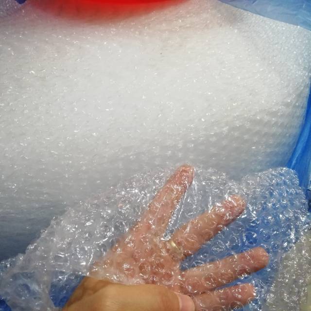 

Bubble wrap untuk mencegah kerusakan barang