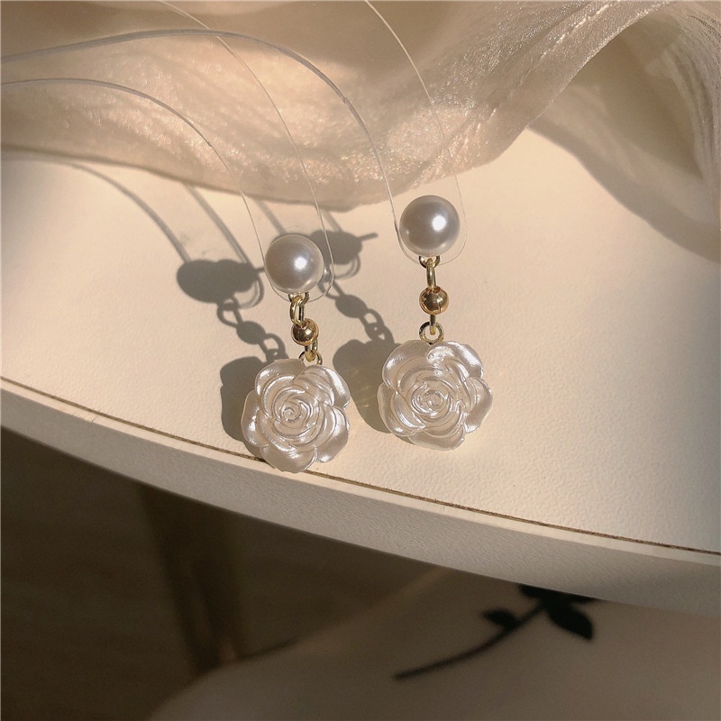 Anting Tusuk Gantung Desain Bunga Camellia Putih Hias Mutiara Gaya Elegan Untuk Wanita