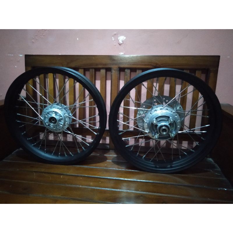 fullset velg did hitam uk 2.15-2.50 dengan tromol Supra x125dd PNP untuk tiger revo