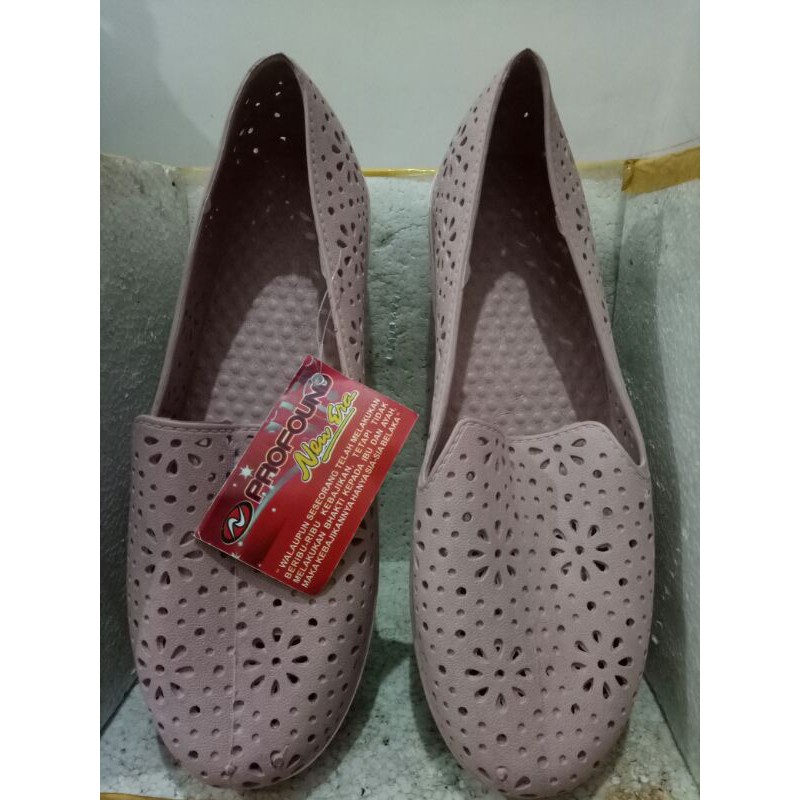 SEPATU KARET WANITA NEW ERA PROFOUND