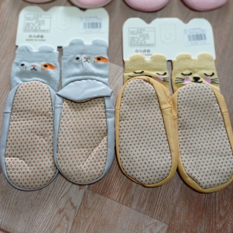 Baby socks shoes