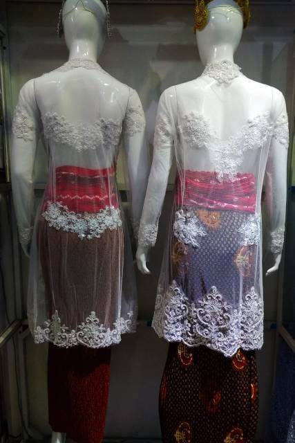 Kebaya akad pendek