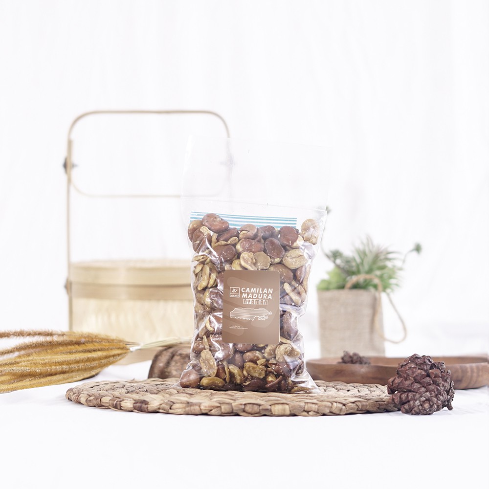 

Kacang Koro - Camilan Madura Nyaman