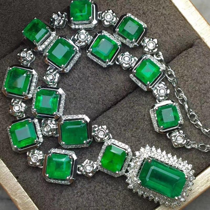 Kalung Rantai Dengan Liontin Batu Emerald Bentuk Kotak Mewah Untuk Wanita