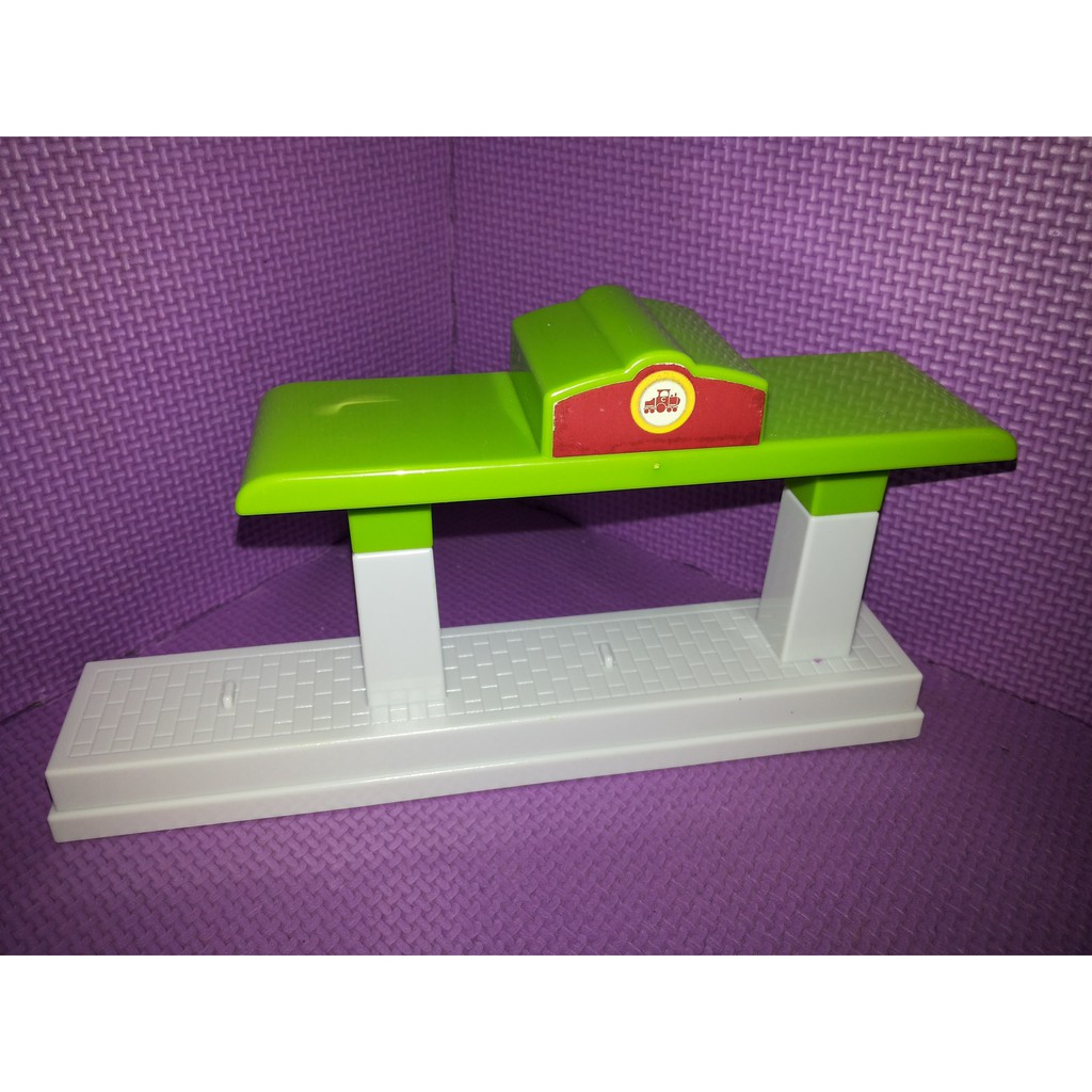 Takara Tomy Plarail Chuggington Station Setasiun Kereta Api Mainan