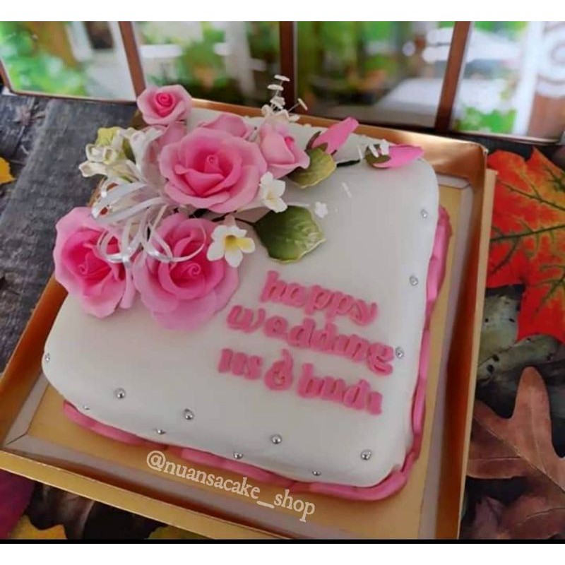 

KUE WEDDING / WEDDING CAKE / HANTARAN / KUE PERNIKAHAN / TART