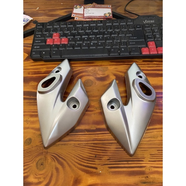 kupingan lampu sein sen depan VIXION NEW 2010-2012