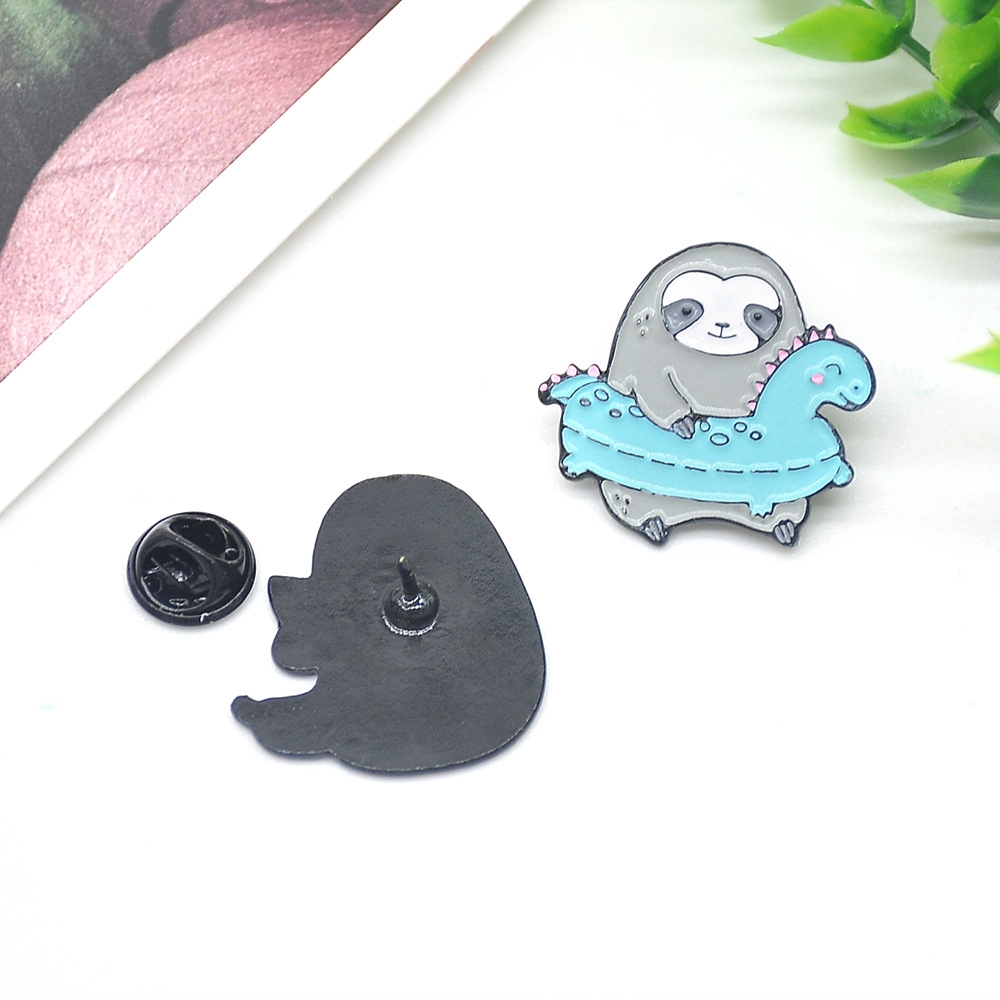 Pin Bros Enamel Desain Kartun Hewan Kukang Model Tusuk Jarum