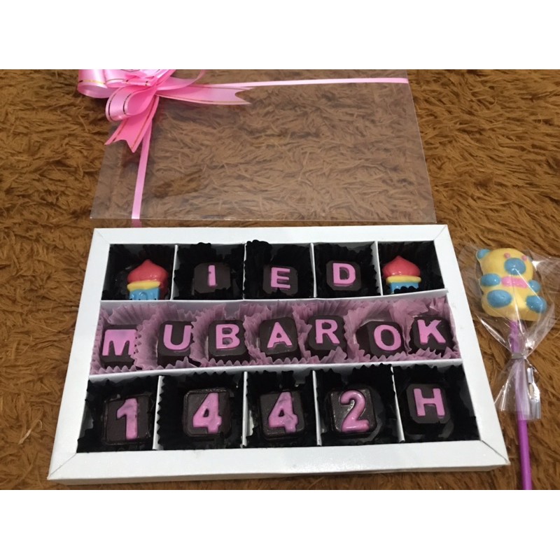 

Kado Coklat Box atau gift atau ucapan atau coklat custom cokelat huruf kado ulang tahun
