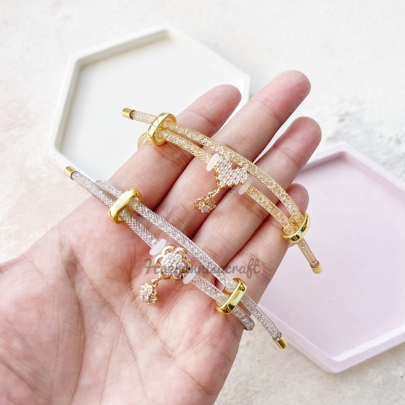 Gelang Tali Kawat Gliter Crystal Serut dan 4 Aneka Xuping Liontin Juntai.