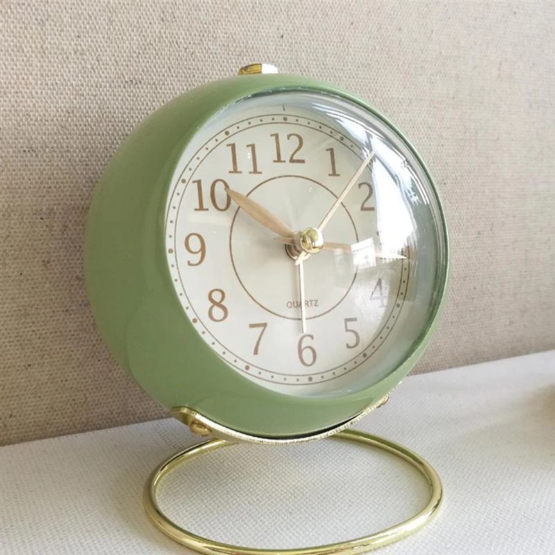 Jam Alarm Bahan Logam Gaya Retro Minimalis Warna Permen Untuk Dekorasi Meja