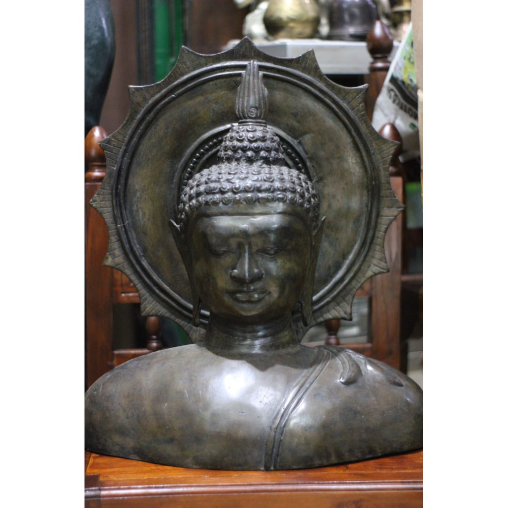 PATUNG KEPALA BUDHA KUNINGAN