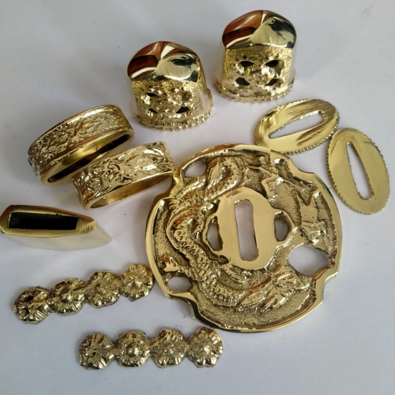 aksesoris katana samurai dragon tachi satu set Kuningan asli siap pasang sesuai vidoe