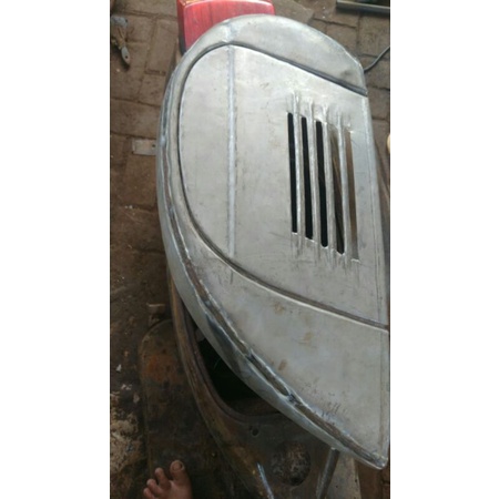 tepong vespa pts special kanan saja/tutup mesin