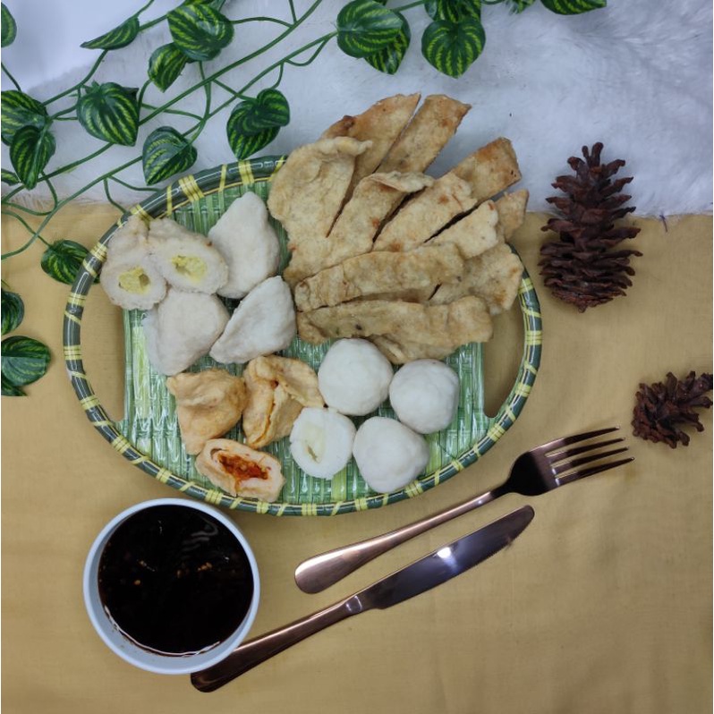 

pempek campur ikan gabus isi 30 ( di vacum kendap udara + packing kardus )