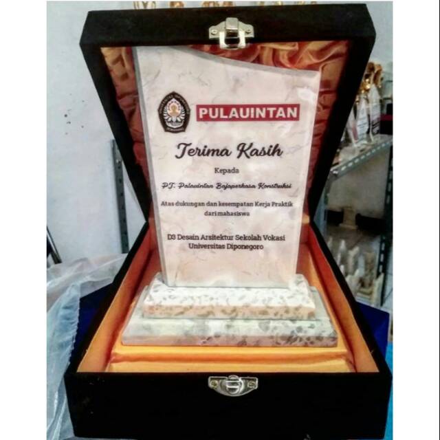 

PLAKAT MARMER + BOX
