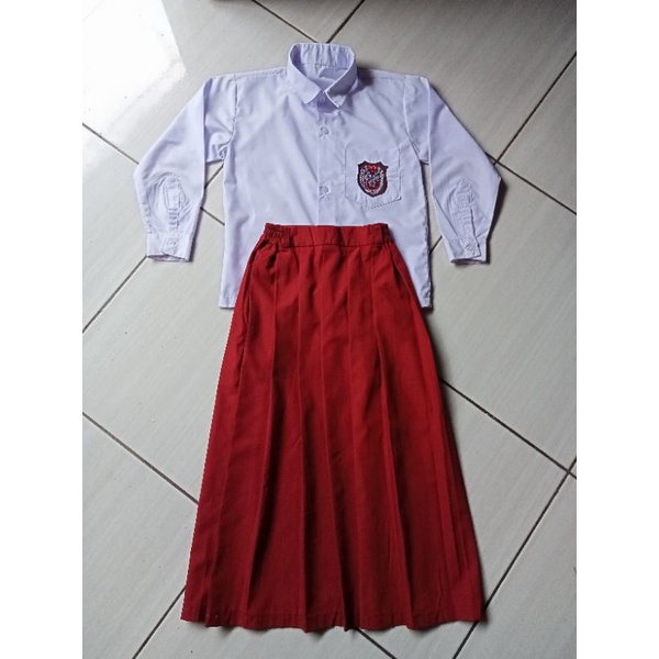 

SERAGAM SEKOLAH MERAH PUTIH