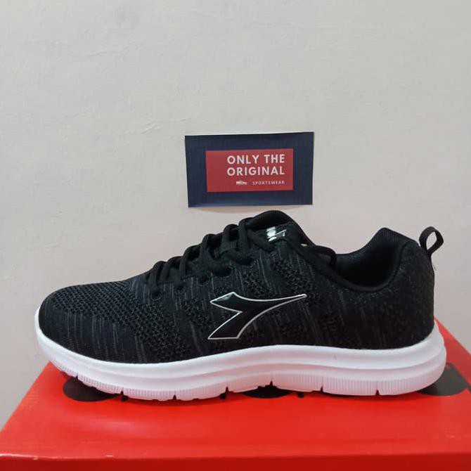 Pengiriman Cepat Sepatu DIADORA GONZO, Black. Men. DIAX8F0902BK. Original BNIB - Hitam, 40 ON SALE