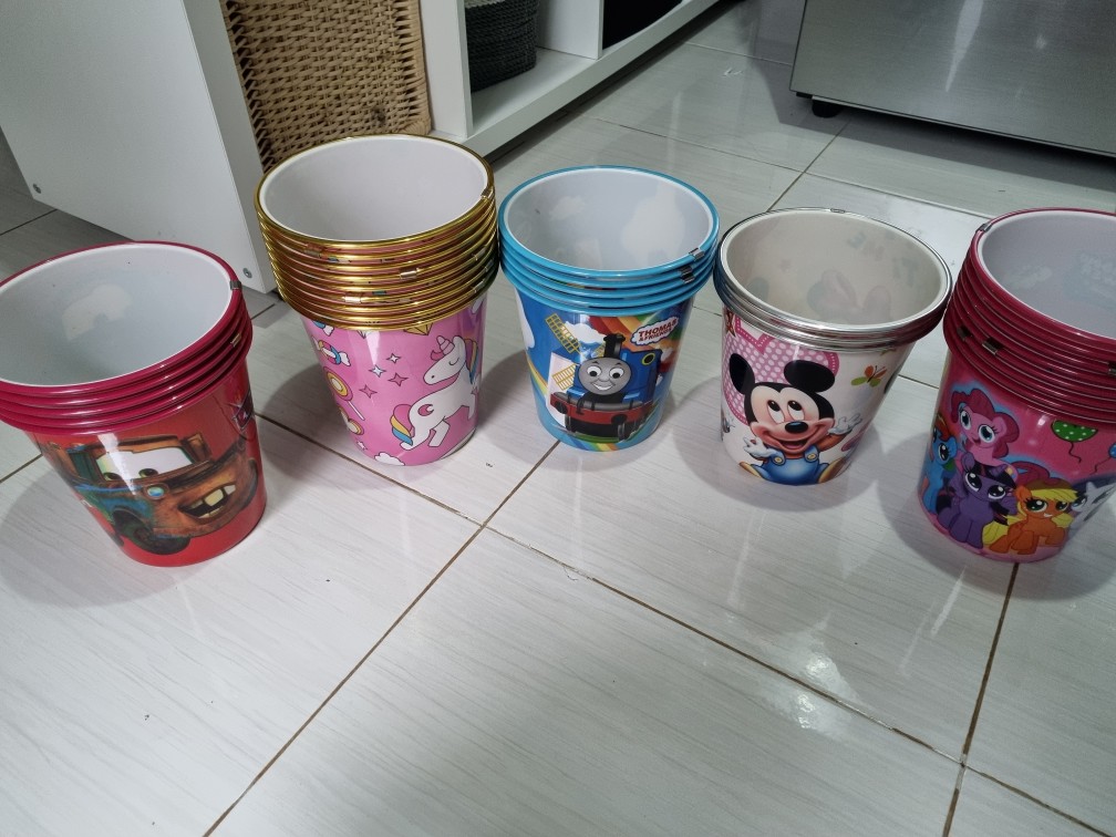 Tempat Sampah Bulat Karakter Plus Plastik Dan Pita