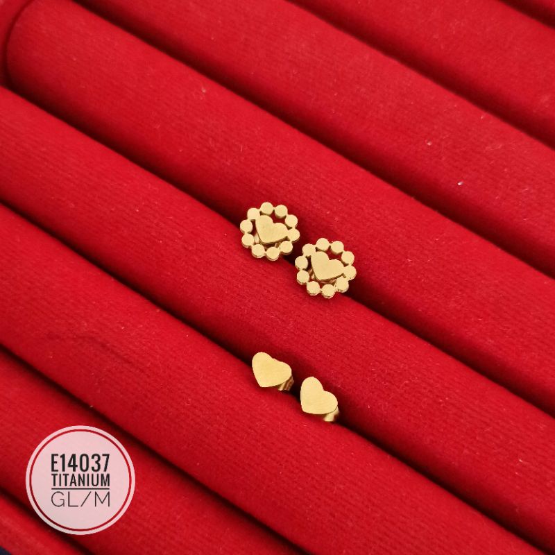 Anting Titanium Stud Love Kecil E14037