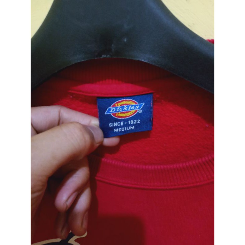 crewneck dickies merah