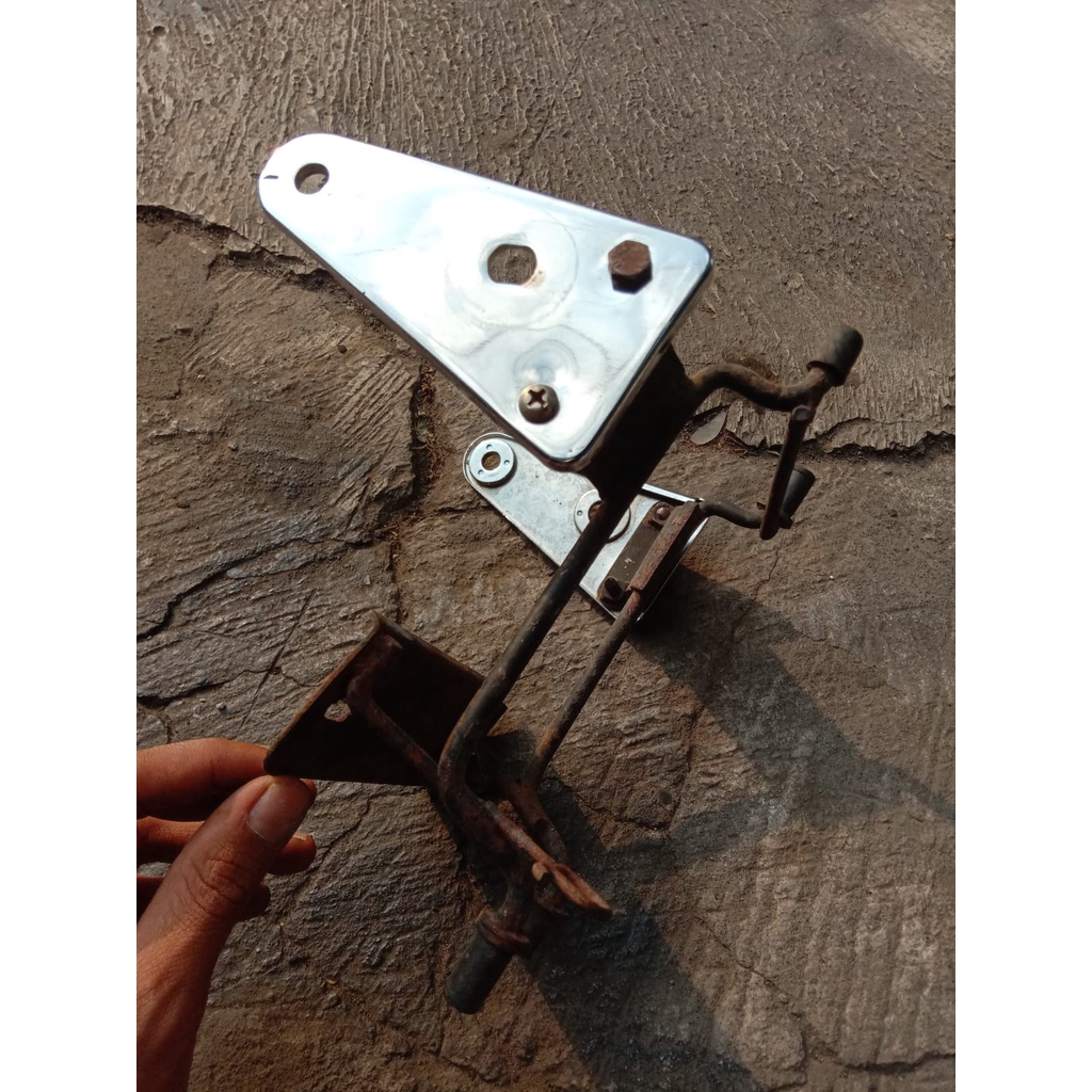Breket besi dudukan pangkon lampu depan Honda Tiger lama 2000 original