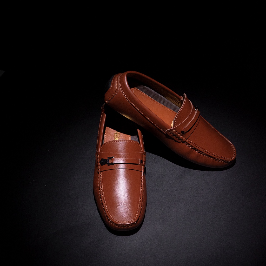 Sepatu Pria Kulit Asli Look Up Flat Shoes Sepatu Slip On Pria