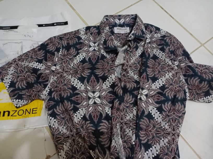 Manzone Kemeja Batik Pria Lengan Pendek Modern Fit Karaka 6-bestbuy-navy
