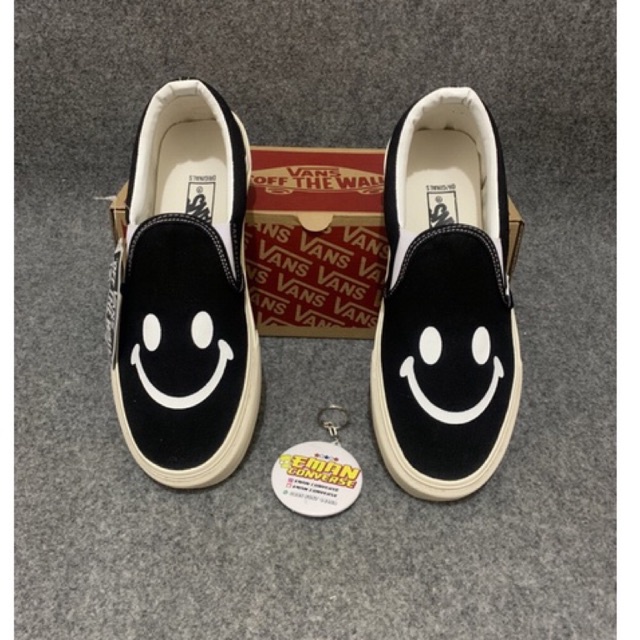 Sepatu Slip on OG SMILE Black white Premium BNiB Made in Cina