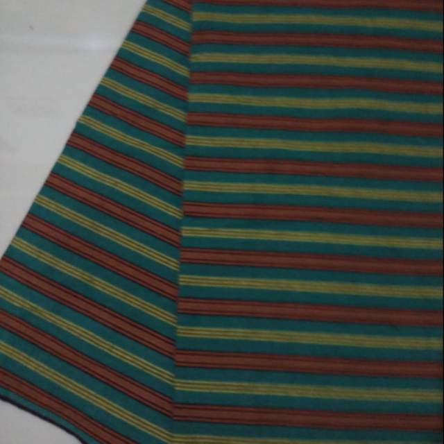Kain lurik warna hijau kombinasi kuning  dan coklat