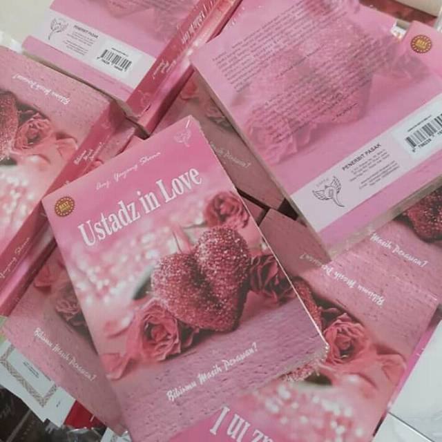 Novel Ustadz in Love karya Yayang Shona