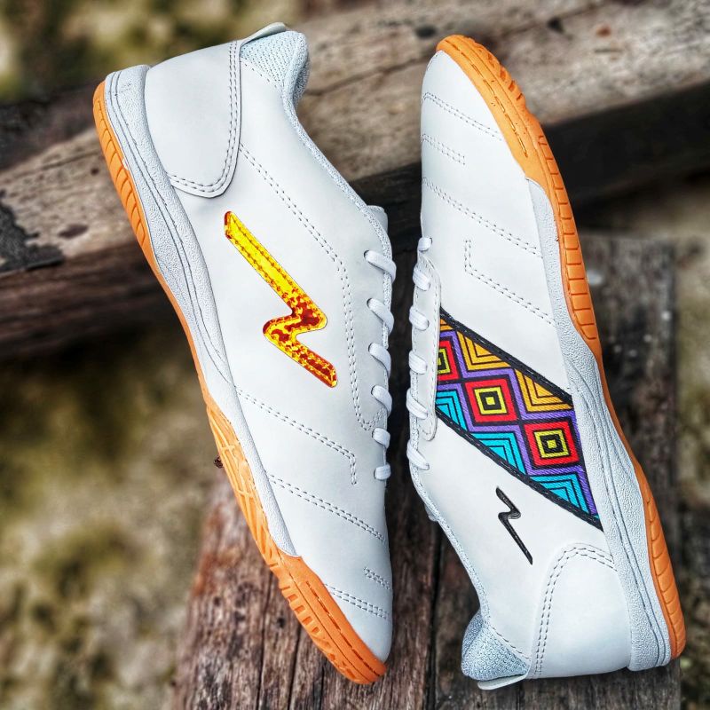 sepatu futsal nugrosh triangel improve in white