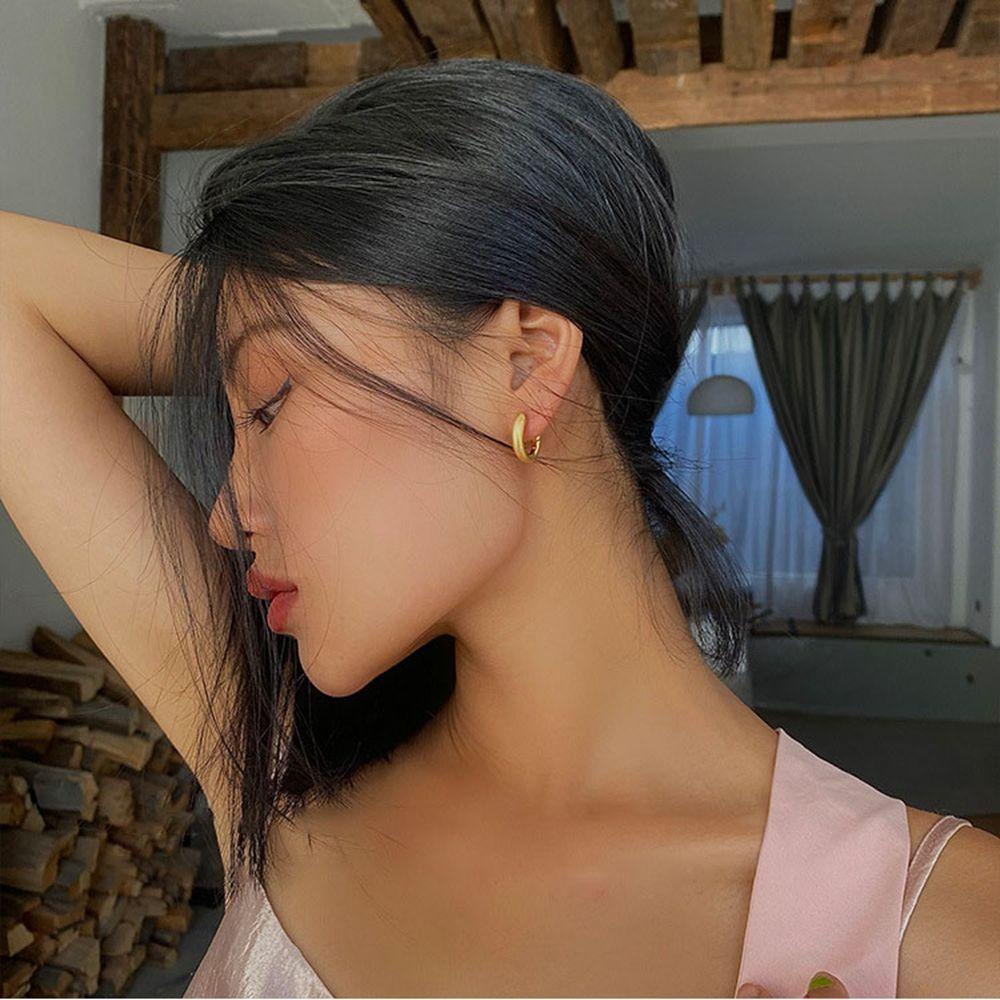 Rebuy Anting Emas Elegan Geometris Wanita Jarum Perak Tembaga Retro Perhiasan Perempuan