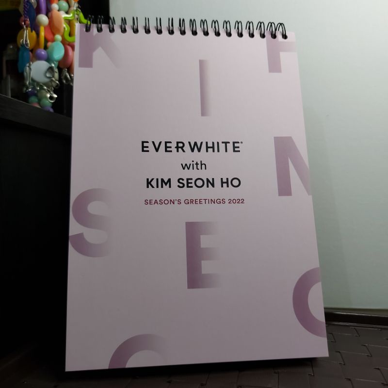 

Everwhite x Kim Seon Ho Season's Greeting 2022 | Kalender Kim Seon Ho Official 2022
