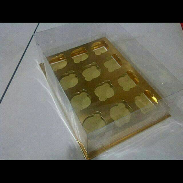 

Box cupcake lubang 12 / Box mika