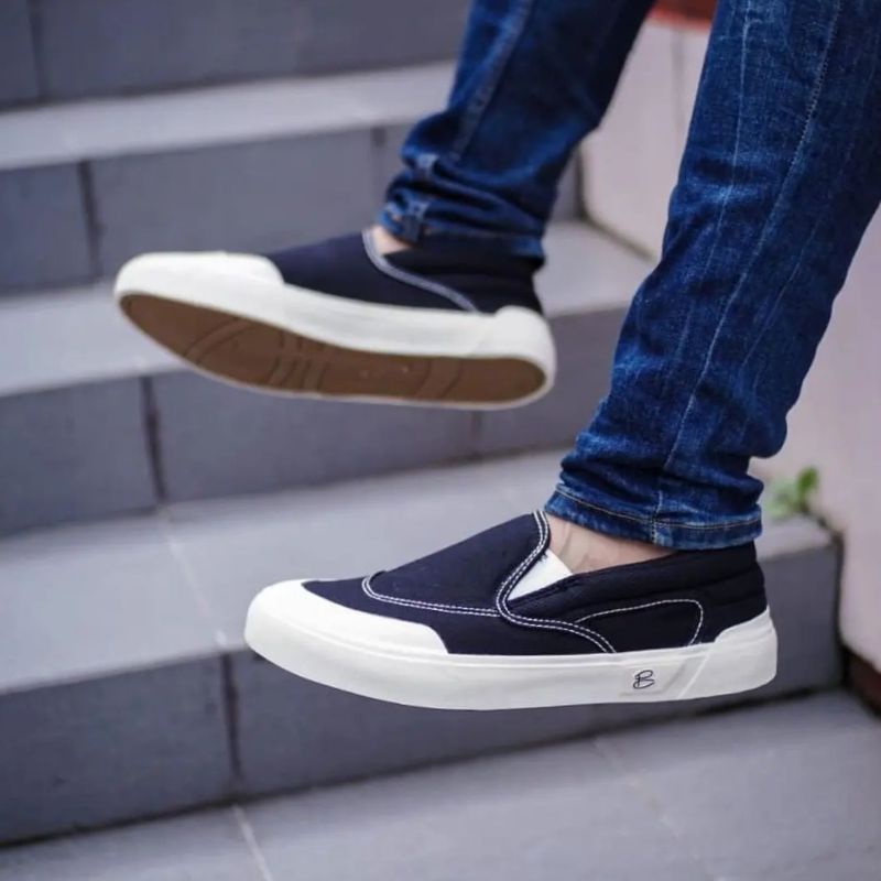 PATROBAS CLOUD SLIP ON BLACK WHITE